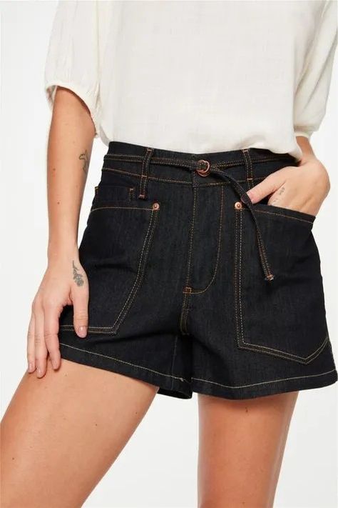 Denim Shorts Outfit, Cotton Frocks, Short Jeans, Girls Denim, Denim Details, Shorts Jeans, Cute Shorts, Premium Denim, Dark Denim