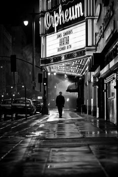 Dark City, Gray Aesthetic, Black And White Aesthetic, Black White Photos, Black N White, Bw Photo, Black And White Pictures, White Photo, White Aesthetic