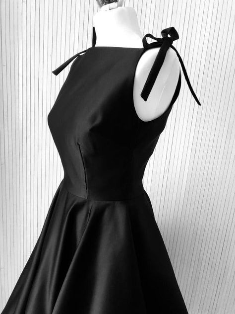 1950s Audrey Hepburn, Audrey Hepburn Style Dresses, Audrey Hepburn Inspired, Tie Strap Dress, Sabrina Dress, Audrey Hepburn Style, Hepburn Style, Quantum Leap, Dress Zipper