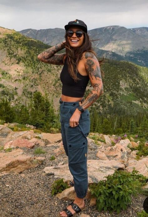 Goth Camping Outfit, Chapstick Lesbian Style Outfit, Outdoorsy Outfits Women, Skatercore Outfits, Pacific Northwest Aesthetic Fashion, Rugged Women, Tough Girl Outfit, Arizona Aesthetic Outfits, Acting Outfits