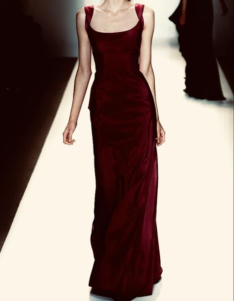 Deep Winter Prom Dress, Vevet Dresses, Winter Long Dress Elegant, Runway Dresses Aesthetic, Aesthetic Red Carpet Dress, Winter Formal Party Outfit, Reformation Prom Dress, Dark Red Evening Dress, Burgundy Gown Classy