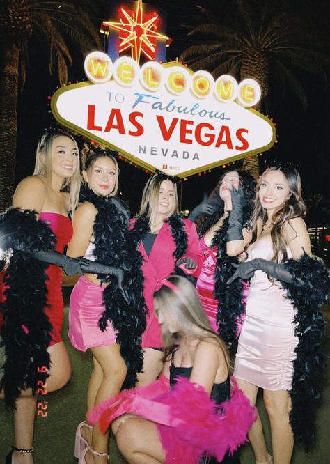 Las Vegas Formal Outfit, Las Vegas Theme Formal Dress, Vegas Themed Outfit Ideas, Vegas Theme Party Outfit Ideas, Vegas Theme Costume Ideas, Vegas Birthday Dress, Night In Vegas Prom Theme Dress, Casino Theme Dress Ideas, Vegas Dress Up Theme