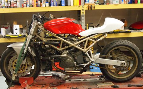 ST2 Cafe Fighter build - Ducati.ms - The Ultimate Ducati Forum Ducati St4, Cafe Fighter, Ducati Desmo, Ducati Cafe Racer, Ducati Sport Classic, Cafe Racing, Sport Bike, Motor Bikes, Sport Touring