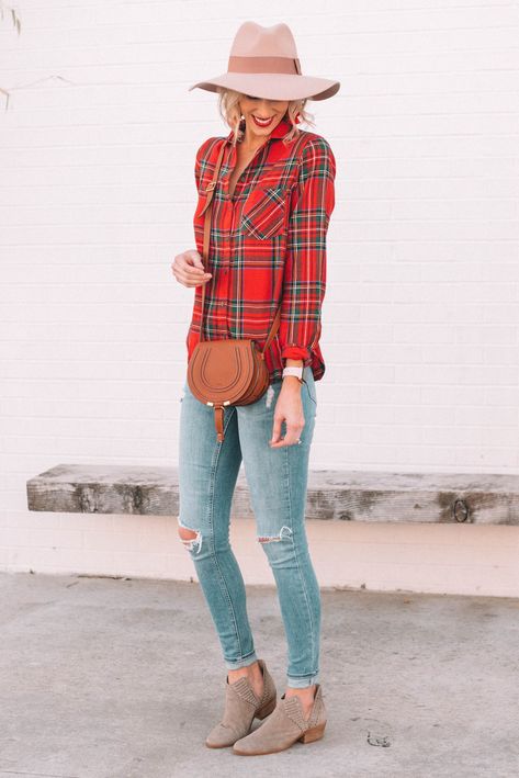 cute and easy fall outfit idea, red flannel shirt Ways To Wear A Flannel Shirt, Ways To Wear A Flannel, Flannel Shirt Outfit, Casual Holiday Outfits, Red Flannel Shirt, Straight A, Fall Flannel, Flannel Outfits, Red Plaid Shirt