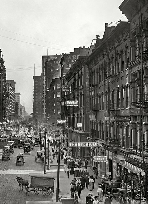 1907 Chicago, State St. south from Lake Moose Tracks, Chicago Vintage, Chicago Pictures, Chicago School, Chi Town, Chicago History, Chicago Travel, Chicago Photos, Big Shoulders