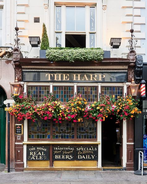 Eight of the best pubs in London Pubs In London, Princess Louise, The Harp, Best Pubs, London Pubs, London Bars, Public House, The Lamb, London Calling