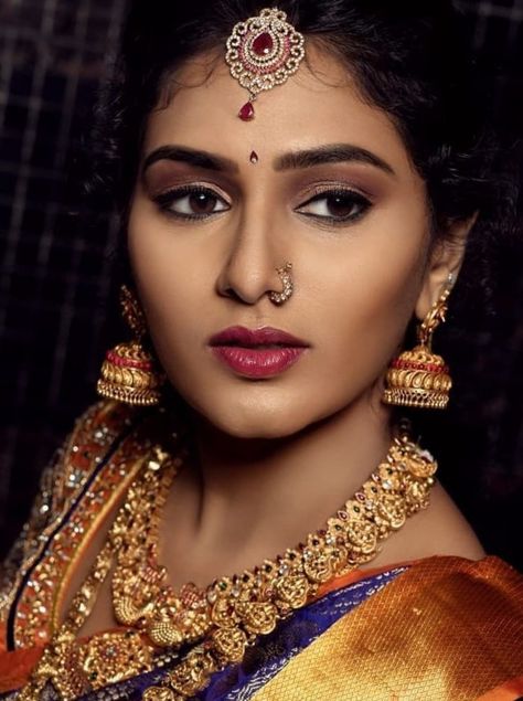 Traditional Nose Pins Indian, Desi Nose Ring, Bride Eye Makeup, Nose Pin Indian, Pelli Poola Jada, Shilpa Reddy, Poola Jada, Make Up Styles, Bridal Nose Ring