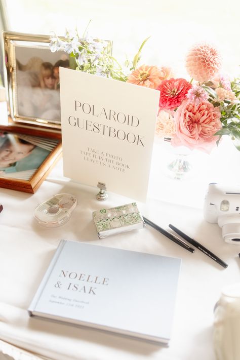 Guest Book Station Wedding, Wedding Memorabilia, Polaroid For Wedding Guest Books, Polaroid Corner Wedding, Wedding Small Touches, Polaroid Photo Wedding, Engagement Photo Guest Book Wedding, Cards And Guest Book Table, Wedding Guest Table Ideas Decorations