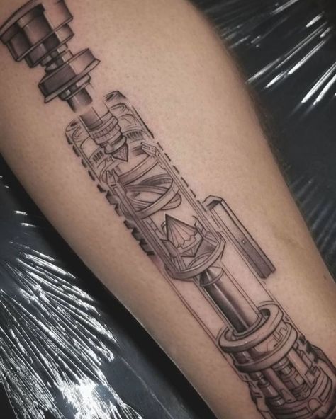 Lightsaber cross section Bo Katan Tattoo, Darth Vader Lightsaber Tattoo, Star Wars Lightsaber Tattoo, Section Tattoo, Star Wars Sleeve, Star Wars Tattoo Sleeve, Lightsaber Tattoo, Star Wars Tattoo Ideas, Tattoo Star