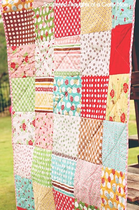 Beginner Quilts, Linus Blanket, Beginner Quilting Projects, Slipper Pattern, Crochet Slipper, Quilt Tips, Big Block Quilts, Cake Quilt, First Quilt