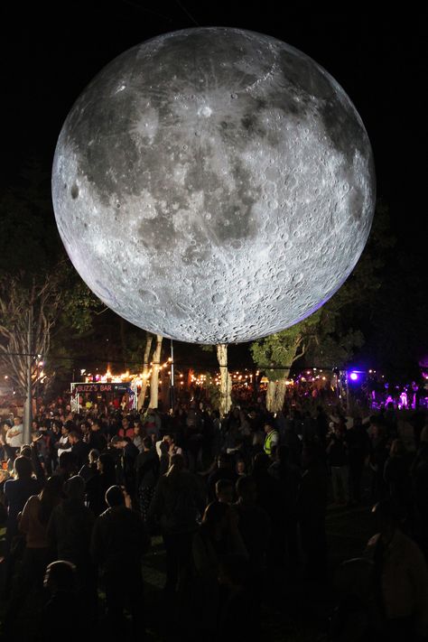 Moon Installation, Luke Jerram, Moon Pics, Full Moon Party, Space Lovers, Moon Pictures, Earth Art, Science Museum, Outdoor Event