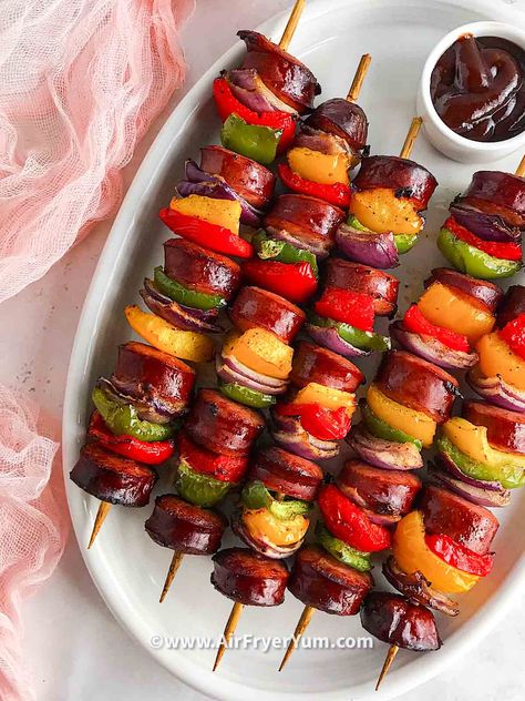 When it comes to easy, delicious meals, you’ll have to agree with me that air fryer sausage kabobs are included. These simple skewers are perfect for a casual weeknight dinner, summer time gatherings or as a quick appetizer on game night! Air Fryer Skewers, Air Fryer Kabobs, Breakfast Kabobs, Sausage Kebabs, Kabobs Recipes, Sausage Skewers, Sausage On A Stick, Air Fryer Sausage, Easy Delicious Meals