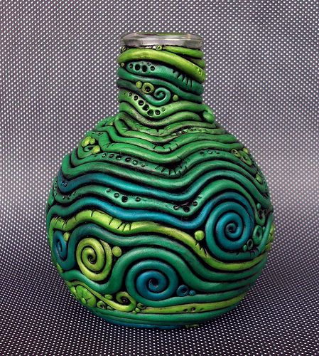 This was fun :) I blended clay colors and rolled out ropes of clay and covered this little glass bottle. Ceramics Coil, Coil Pot, Coil Pottery, Coil Pots, Clay Vase, Ceramic Ideas, Pottery Classes, Art Ceramics, Ceramics Projects