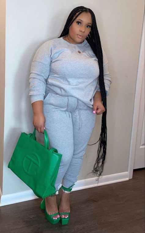 Baddie Winter Fits Plus Size, Sweatsuit Set Plus Size, Pregnant Baddie Outfits Winter, Track Suit Plus Size, Winter Outfits Blackgirl Thick, Plus Size Baddie Outfits, Hello Fashion, Causal Outfits, Big Girl Fashion