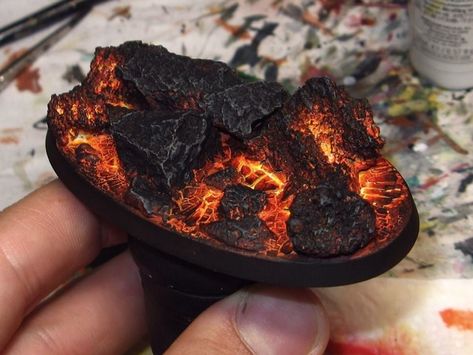 How to paint lava base Base Tutorial, Painting Figurines, Warhammer Terrain, Miniature Bases, Warhammer Paint, Dnd Miniatures, Warhammer Models, Miniature Wargaming, Warhammer 40k Miniatures