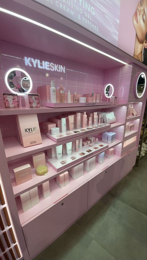 Kylie Pop Up Shop, Kylie Cosmetics Vending Machine, Kylie Cosmetics Headquarters, Kylie Jenner Makeup Collection, Kylie Cosmetics Store, Kylie Cosmetics Kris Collection, Pr Kit, Retail Store Interior Design, Pink Cosmetics