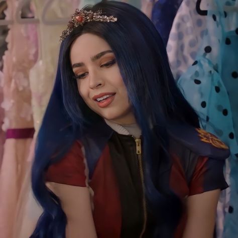 Evie Aesthetic, Descendants Mal And Ben, Descendants Evie, Descendants Disney, Descendants Wicked World, Evie Descendants, Sophia Carson, Tiana And Naveen, Descendants Characters