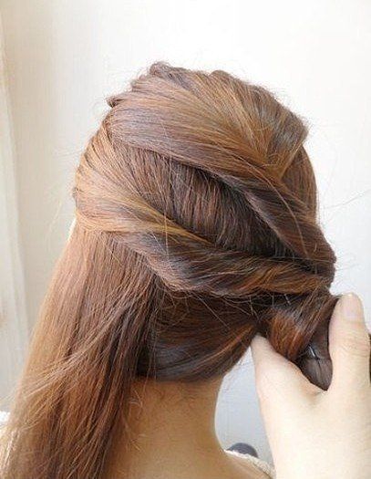 How to DIY Simple Twist Side Ponytail Hairstyle Side Ponytail Wedding Hairstyles, Side Ponytail Wedding, Ponytail Wedding Hairstyles, Side Bun Wedding, Oct Wedding, Ponytail Wedding, Side Ponytail Hairstyles, Side Bun Hairstyles, Side Updo