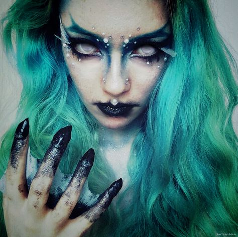 Dark Siren Makeup, Dark Mermaid Makeup, Evil Siren, Dark Siren, Siren Makeup, Mermaid Makeup Halloween, Mermaid Makeup Tutorial, Webbed Hands, Underwater Party