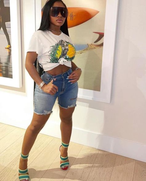 Bermuda Shorts Outfit Black Women, Baddie Outfits For School, Bermuda Shorts Outfit, Jayda Cheaves, Jayda Wayda, Club Outfits For Women, Model Lifestyle, Swimsuits Outfits