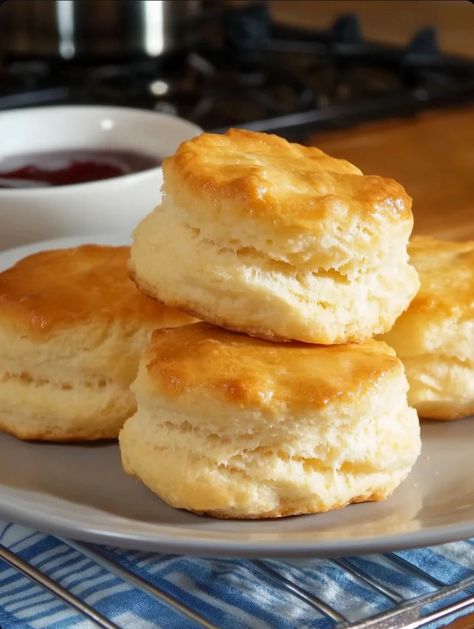 Angel Biscuits Recipe Homemade Soft Biscuits, Homemade Angel Biscuits Recipe, Angel Biscuits Recipe, Angel Biscuits Yeast, Homemade Angel Biscuits, Bojangles Biscuits Recipe, Angel Biscuit Recipe, Buiscits Recipes, Mile High Biscuits