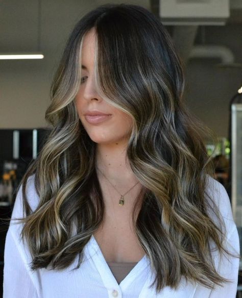 Black Hair with Vanila Blonde Balayage Madison Quinn Hair, Neutral Highlights On Dark Hair, Bayalage Dark Hair, Balayage On Black Hair, Black Hair Ideas, Dark Brown Hair With Blonde Highlights, Baby Lights, Black Hair Balayage, Hair Adviser