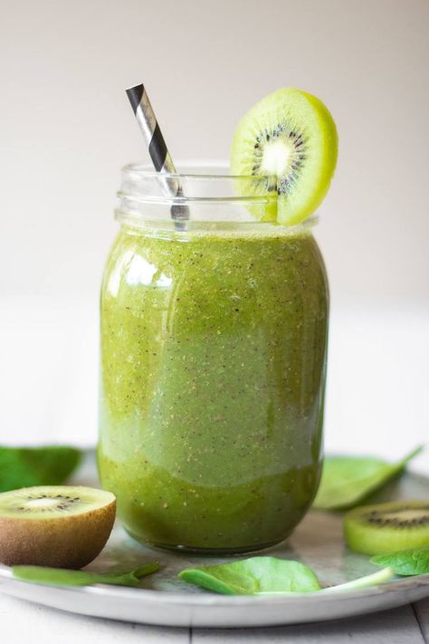 Kiwi Smoothie Recipes, Vegan Picnic, Kris Carr, Vegan Juice, Vegan Spinach, Banana Smoothie Bowl, Peanut Butter Banana Smoothie, Green Board, Kiwi Smoothie