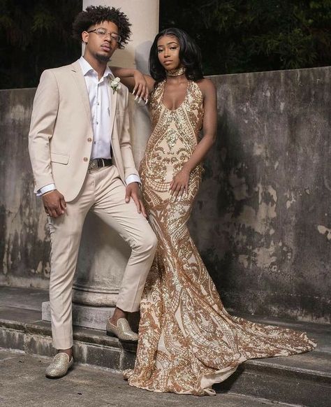 Prom Date Poses Black, Prom Black Couples, Prom Picture Poses For Couples, Couple Prom Outfits, Prom Couples Outfits, Couple Prom Pictures, Prom Shoot, Poses Prom, Couples Prom