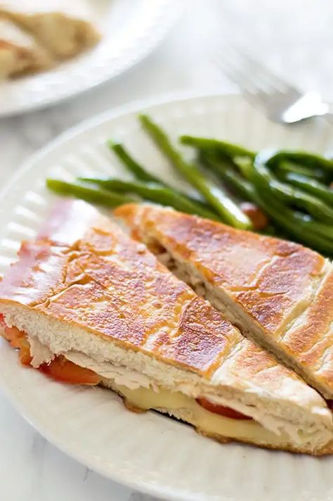 Easy Homemade Panini Without a Panini Press Simple Casseroles, Baking Mischief, Sandwich Homemade, Homemade Grilled Cheese, Ham And Swiss Sliders, Vegetarian Wraps, Turkey Bacon Wrap, Hot Sandwich Recipes, Ham And Swiss