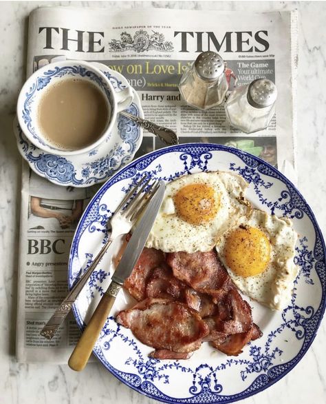 British Breakfast Aesthetic, 1940s Breakfast, Blue Breakfast, Live Deliciously, Bacon And Eggs, English Breakfast, British Food, Hearty Breakfast, Perfect Breakfast