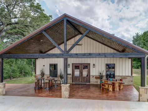 Beautiful Custom Barndominium Perfect For Aggie Gameday, Events, & Getaways!. Newly built custom barndominium perfect for Texas A&M Football Gameday, graduat... Barnodium Homes, Lewis Aesthetic, Wallpaper Farmhouse, Custom Barndominium, Aesthetic Farmhouse, Cottagecore House, Baddie Apartment, Eclectic Apartment, Steel Building Homes