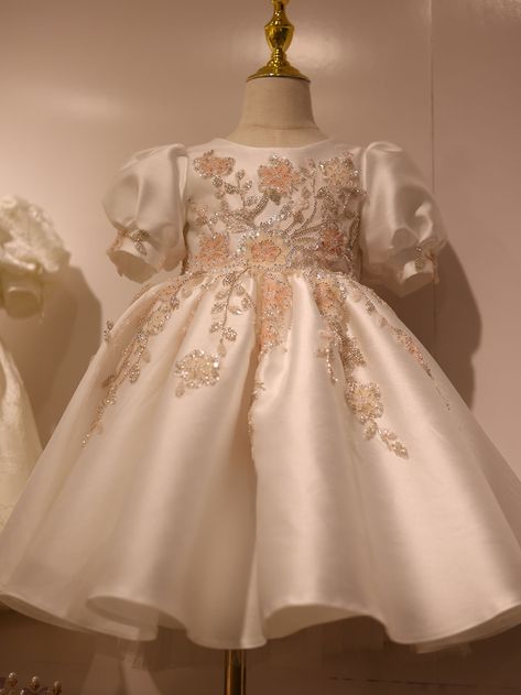 Search:J085 https://www.jillwish.com/collections/daily-style/products/jill-wish-luxury-off-white-flower-girl-dresses-dubai-beading-sequined-princess-gown-for-kids-wedding-birthday-party-pageant-j085-1 White Gown For Kids Girl, Satin Frocks For Kids, Princess Gown For Kids, Kids Wedding Dresses, Gown For Kids, White Frock, White Flower Girl Dress, Wedding Frocks, Frocks For Kids