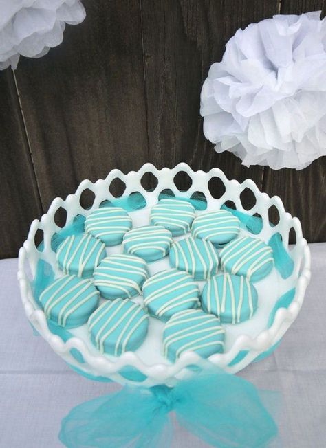 Tiffany Blue Blue Chocolate Covered Oreos, Tiffany Blue Party, Tiffany Blue Wedding Theme, Buffet Dessert, Tiffany Theme, Tiffany Bridal Shower, Tiffany's Bridal, Tiffany Party, Blue Desserts