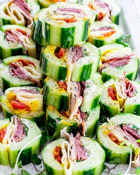 Healthy Beach Snacks, Cucumber Ideas, Keto Cucumber, Sandwich Bites, Pool Food, Cucumber Appetizers, Cucumber Sandwich, Keto Lunches, Beach Snacks