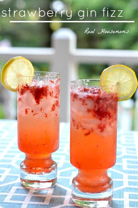 Fun Summer Cocktails, Fourth Of July Recipes, Strawberry Gin, Strawberry Cocktails, Best Summer Cocktails, July Recipes, Gin Drinks, Unique Drink, Fourth Of July Food