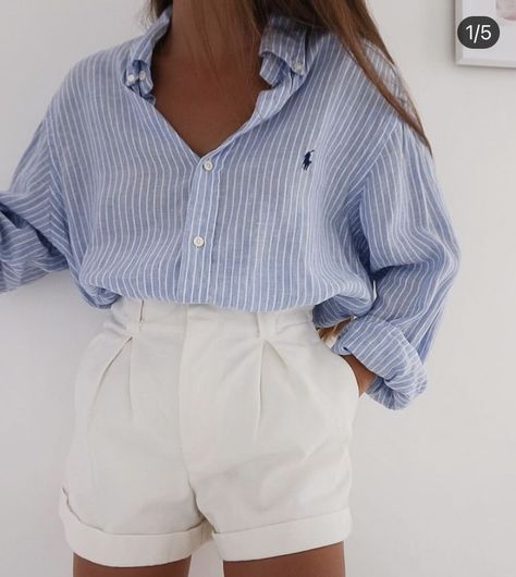 00s Mode, Adrette Outfits, Chique Outfit, Outfit Primavera, Blue Striped Shirt, Looks Street Style, Mode Inspiration, White Pants, Looks Vintage