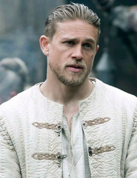 ❤ Charlie Hunnam King Arthur, Crew Cut Haircut, Roi Arthur, Blonde Guys, Charlie Hunnam, Crew Cuts, Hair And Beard Styles, Beard Styles, Brad Pitt