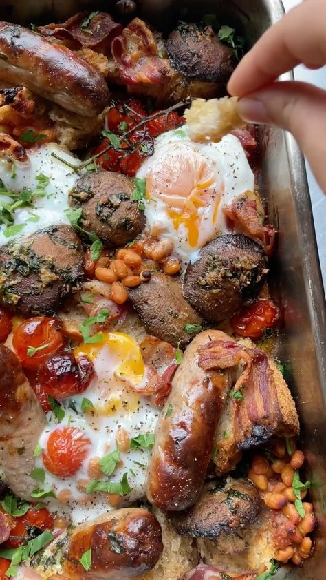 mobkitchen on Instagram: If you need an easy weekend breakfast with minimal washing up, then this is the one for you. @seemagetsbaked has developed the breakfast of… English Fry Up, English Traybake, Hungover Food, Easy Weekend Breakfast, Fried Breakfast, Prep Meals, Full English Breakfast, Feeling Lazy, Brain Dead