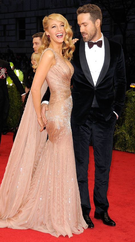 Blake Lively And Ryan Reynolds, Blake And Ryan, Blake Lively Style, Boho Chique, Stylish Couple, Trip Essentials, Essentials List, Famous Couples, The Met Gala