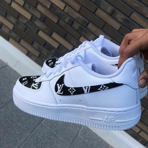 Tas Louis Vuitton, Shoes Air Force, Sneaker Nike, Nike Shoes Air Force, Nike Shoes Girls, White Nike Shoes, Nike Shoes Air, Nike Fashion Shoes, Jordan Shoes Girls