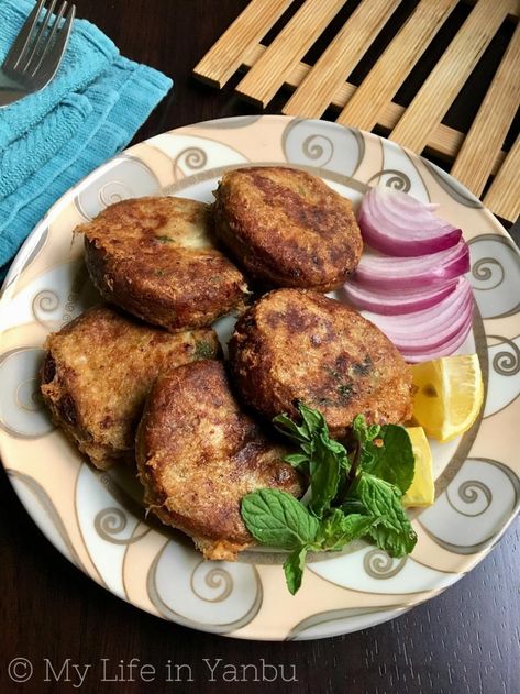 Easy Shami Kebabs Chicken Shami Kabab, Shami Kebabs, Shami Kabab, Royal Recipe, Kebab Recipes, Halal Recipes, Pakistani Food, Starters Recipes, Kebabs