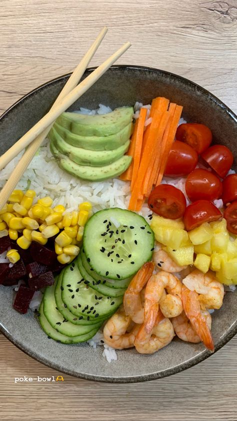 Snack Plate Ideas, Healthy Fruits And Vegetables, Plate Ideas, Healthy Bowls, Healthy Food Dishes, Healthy Bites, Healthy Food Motivation, Healthy Lifestyle Food, Poke Bowl