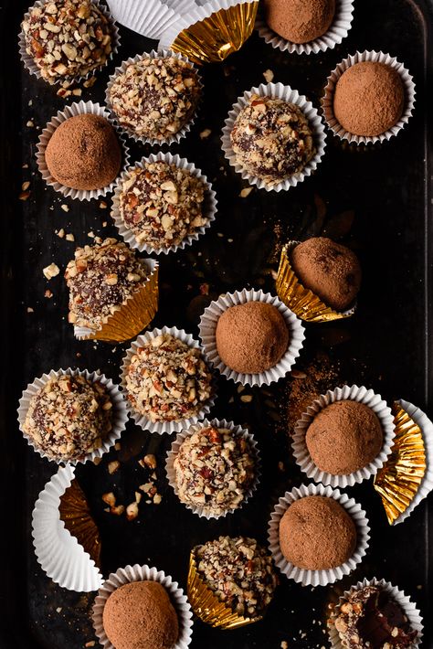 Whiskey Truffles, Candy Photography, Irish Desserts, Homemade Truffles, Chocolate Peanuts, Chocolate Truffles, Chocolate Cupcakes, Chocolate Ganache, Candy Recipes