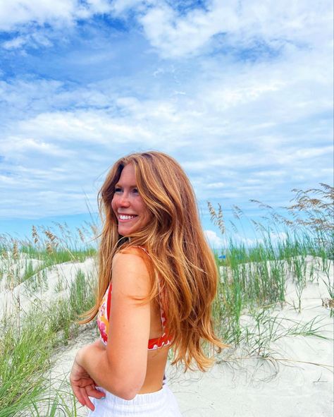 Sunkissed Red Hair, Beachy Red Hair, Ginger Summer Aesthetic, Beachy Ginger Hair, Beachy Redhead, Red Hair Beach Aesthetic, Blonde Hair Beach Aesthetic, Red Hair With Blonde Highlights, Natural Red Hair