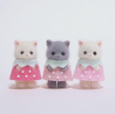 Critters 3, Calico Critters Families, Calico Critters, Gender Envy, Little Critter, Sylvanian Families, Cute Little Things, Cute Toys, Matching Pfps