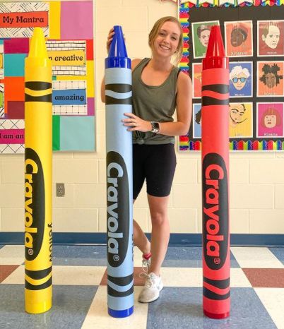 Pre Class Decoration Ideas, Welcome To The Art Room, Back To School Tree, Art Room Decoration, Art Room Ideas Classroom, Art Class Decorations, Art Room Decor, Crayon Themed Classroom, Art Classroom Organization