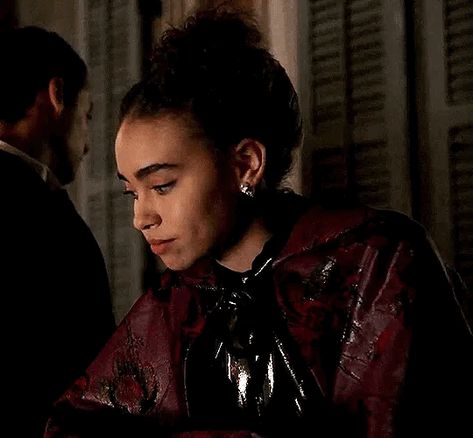 Claudia Interview With A Vampire, Vampire Gif, Interview With A Vampire, Bailey Bass, Black Vampire, The Vampire Chronicles, Tv Interview, Vampire Academy, Interview With The Vampire