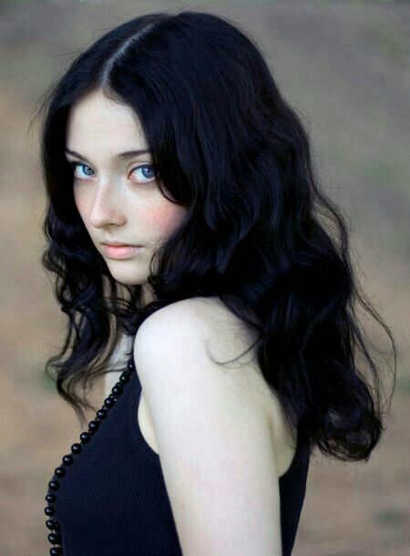 Black Hair Blue Eyes Girl, Black Hair White Skin, Black Hair Pale Skin, Hair Pale Skin, Black Wavy Hair, Blue Black Hair, Black Hair Blue Eyes, Pale Girl, U Part Wig