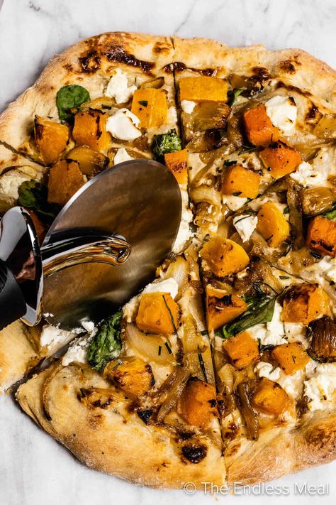 Fall Pizza Recipes, Butternut Squash Flatbread, Butternut Squash Pizza, Best Pizza Dough Recipe, Squash Pizza, Garlic Pizza, Delicious Pizza Recipes, Best Pizza Dough, Meatless Dinner