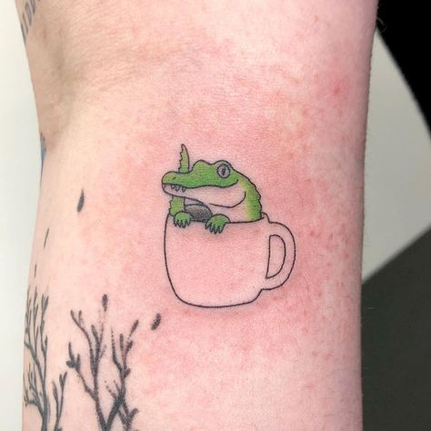 Sibling Frog Tattoo, Matching Tattoos Frogs, Bff Frog Tattoo, Frog Tattoo Funny, Funky Frog Tattoo, Crocodile Tattoo, Frog Tattoos, Bff Tattoos, Sleeves Ideas